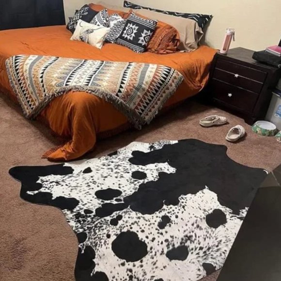 Cowhide Rugs for a Stylish Home Decor - Picture 3 of 6